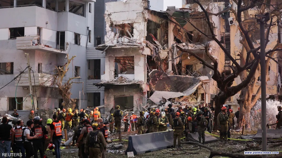 رشقة صاروخية إيرانية على تل أبيب وإصابة مباشرة في هرتسليا